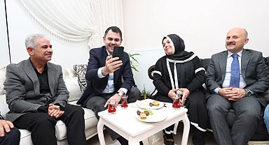 Adıyaman'da depremzede öğretmene ziyaret... Bakan Kurum: İnsan yetiştirmek daha değerli