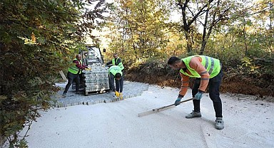 Bahariye Mahallesinde Yollar Parke Taşla Kaplanıyor