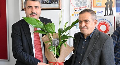 Bursa Yıldırım'da 42 yıllık eğitimcinin son mesaisine sürpriz veda