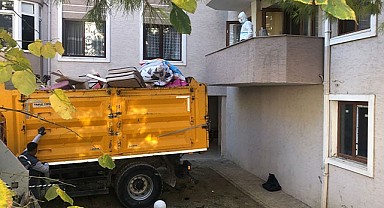 Dumlupınar Mahallesi’ndeki “çöp ev” temizlendi