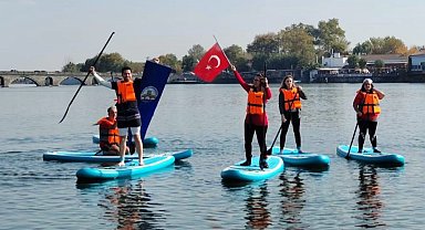Kırkpınar Spor Bilimleri Fakültesi'nden ayakta kürek sörfü