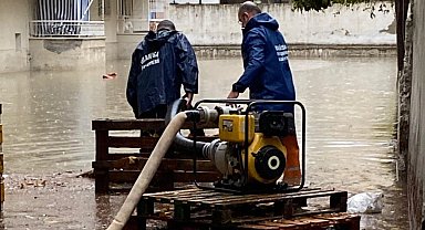 Manisa'da fırtına ve yağış ekipleri seferber etti