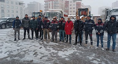 Mardin Artuklu Belediyesi karla mücadele ekipleri sahada