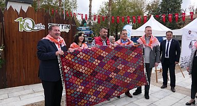 Milas Halı desenli elbiseler 2025 modasına damga vuracak