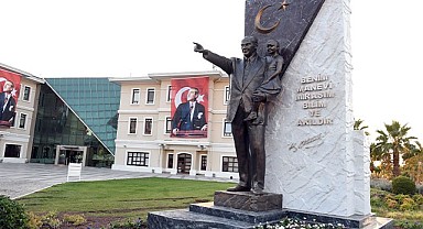 Osmangazililer Ata’yı belediye önündeki anıt başında anacak