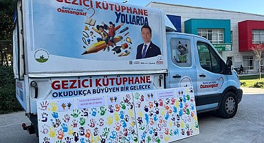 Rengarenk elleriyle Gezici Kütüphaneye iz bıraktılar