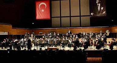 Uludağ İçecek'ten İzmir'de "Bir Ulus Uyanıyor" resitali