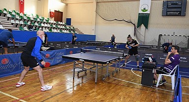 Ulusal Bursa Veteran Masa Tenisi Turnuvası başladı