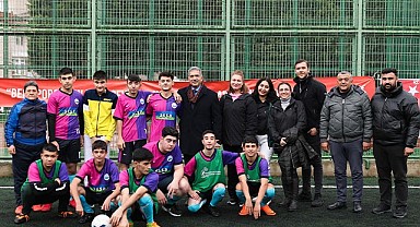 Gemlik'te özel gençler yeşil sahada