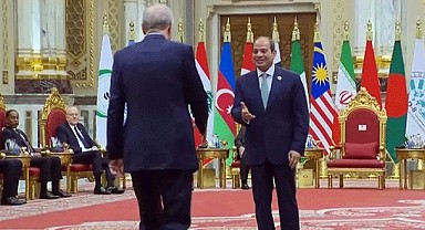 Sisi'den Cumhurbaşkanı Erdoğan'a Özel Karşılama!