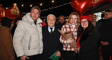 Yeni yıl coşkusu, Bursa Yeni Yıl Meydanı’nda yaşanıyor