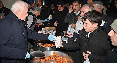 Başkan Bozbey’den Regaib Kandilinde tatlı ve lokma ikramı