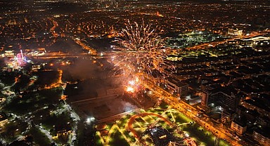 Bursa Yeni Yıl Meydanı’nda yılbaşı coşkusu