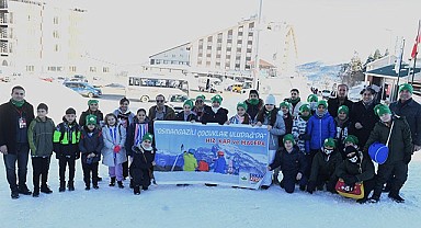 Çocukların Uludağ’da kayak heyecanı