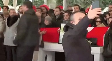 Ferdi Tayfur'un cenazesinde saygısızlık