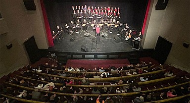 Nilüfer Türk Halk Müziği Korosu’ndan türkü şöleni