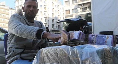 Suriye sokaklarında balya balya para bozuluyor