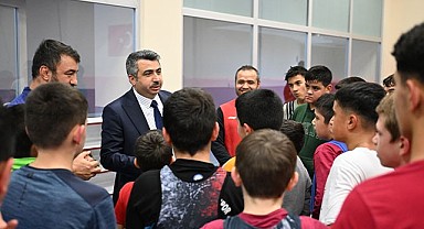 Başkan Yılmaz, Şampiyon Güreşçilerle Buluştu
