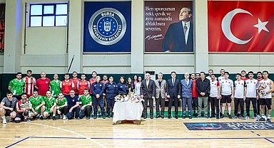 Bursa Büyükşehir İtfaiyesi’nin turnuvasında kardeşlik kazandı