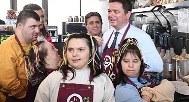 Başkan Aydın engelli bireylerle kahve hazırladı