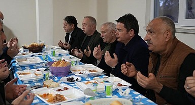 Başkan Aydın vatandaşlarla iftar yaptı