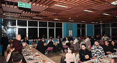 Başkan Bozbey, sahuru gençlerle yaptı