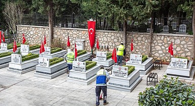 Büyükşehir’den şehitliklerde titiz çalışma