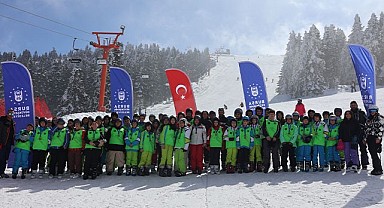 Uludağ’da öğrencilerin kayak heyecanı