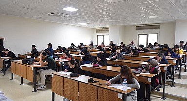 Üniversite Adaylarına Sınav Provası