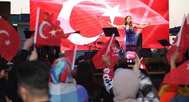 23 Nisan kutlamaları Ecem Boyacı konseri ile taçlandı