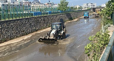 Bursa'da Mandıras Deresi'nde yaz temizliği