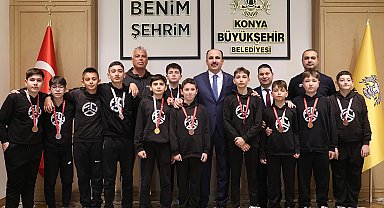 Konya'da dereceye giren öğrencilerden Başkan Altay'a ziyaret