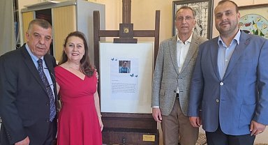 "Mavi Kelebek" mozaik sergisi Paris'te sanatseverlerle buluştu