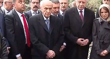 MHP lideri Bahçeli Alparslan Türkeş'in mezarını ziyaret etti