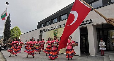 Nilüfer Belediyesi Halk Dansları Topluluğu Bulgaristan’da alkışları topladı