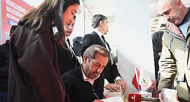 Osmangazi Belediyesi Serhan Asker’i okurlarıyla buluşturdu