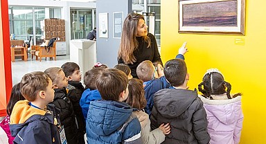 ‘Resimlerden Resim Beğen Sergisi’ne miniklerden ziyaret