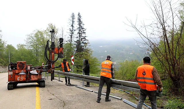 Sakarya Taşyatak'ta çelik bariyer montajı tamam