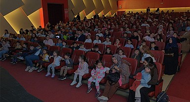 Tiyatronun coşkusu Bursa’yı sardı