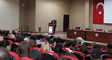 Trakya Üniversitesi'nde 'Trump sonrası dünya düzeni' konferansı