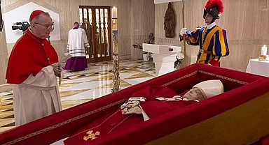 Vatikan'dan Francis'in Cenaze Fotoğrafları