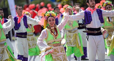 19 Mayıs coşkusu İzmir'i sardı