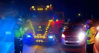 2025'te standart dışı far kullanan 26 bin 822 sürücüye ceza!