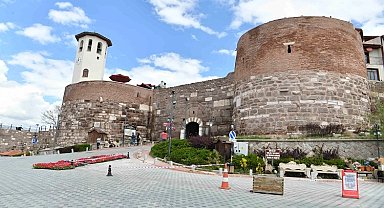 Ankara Kalesi'ne hassas dokunuş