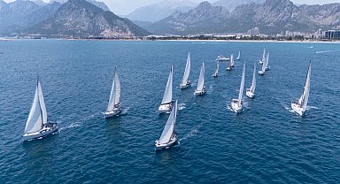 Antalya Körfezi'nde heyecan dolu yarış