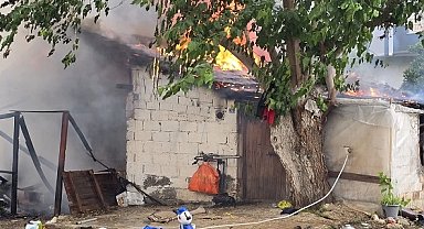 Antalya Kumluca'da sera evinde yangın