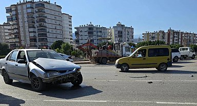 Antalya Kumluca'da trafik kazası: 2 yaralı