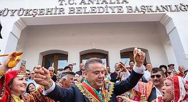 Antalya sokakları Yörük göçüyle şenlendi