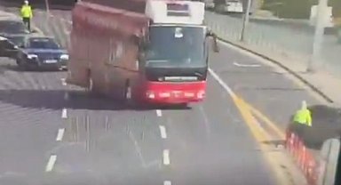 Bakan Yerlikaya'dan polise saldırıya sert tepki! Otobüsü polisin üzerine süren CHP şoförüne suç duyurusu