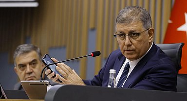 Başkan Tugay: Yetkiyi merkeze toplamak tarihi hata!